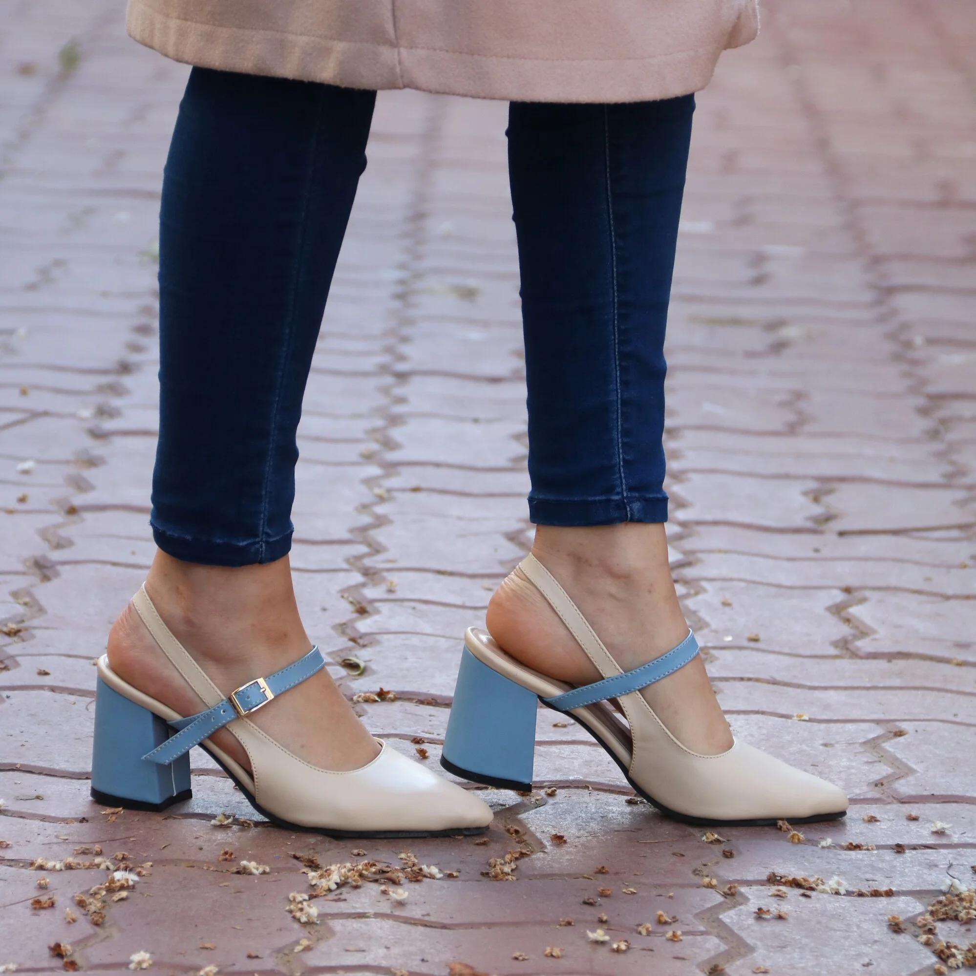 KOUKS Escarpin - Sandale Demi-Talon BC/ bleu ciel