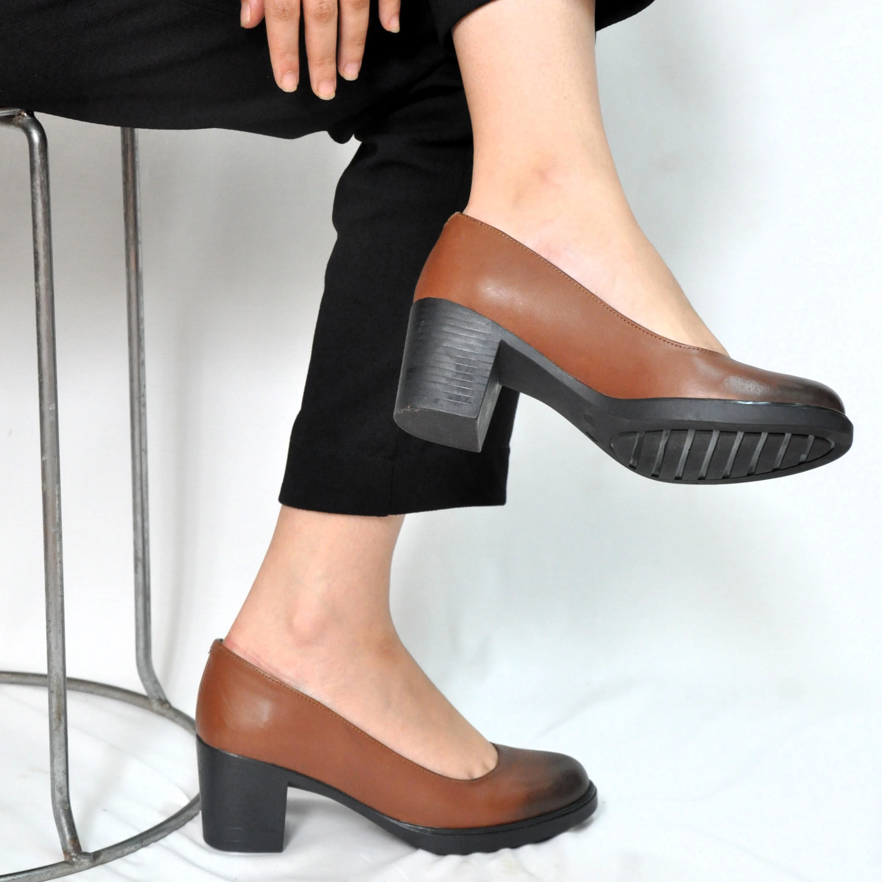 Escarpins  a talon pour femme 100% cuir