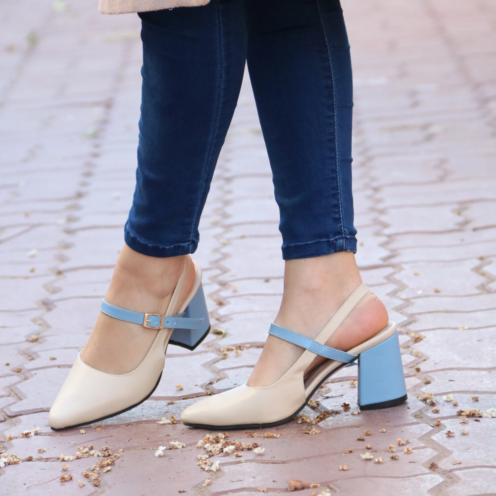 KOUKS Escarpin - Sandale Demi-Talon BC/ bleu ciel