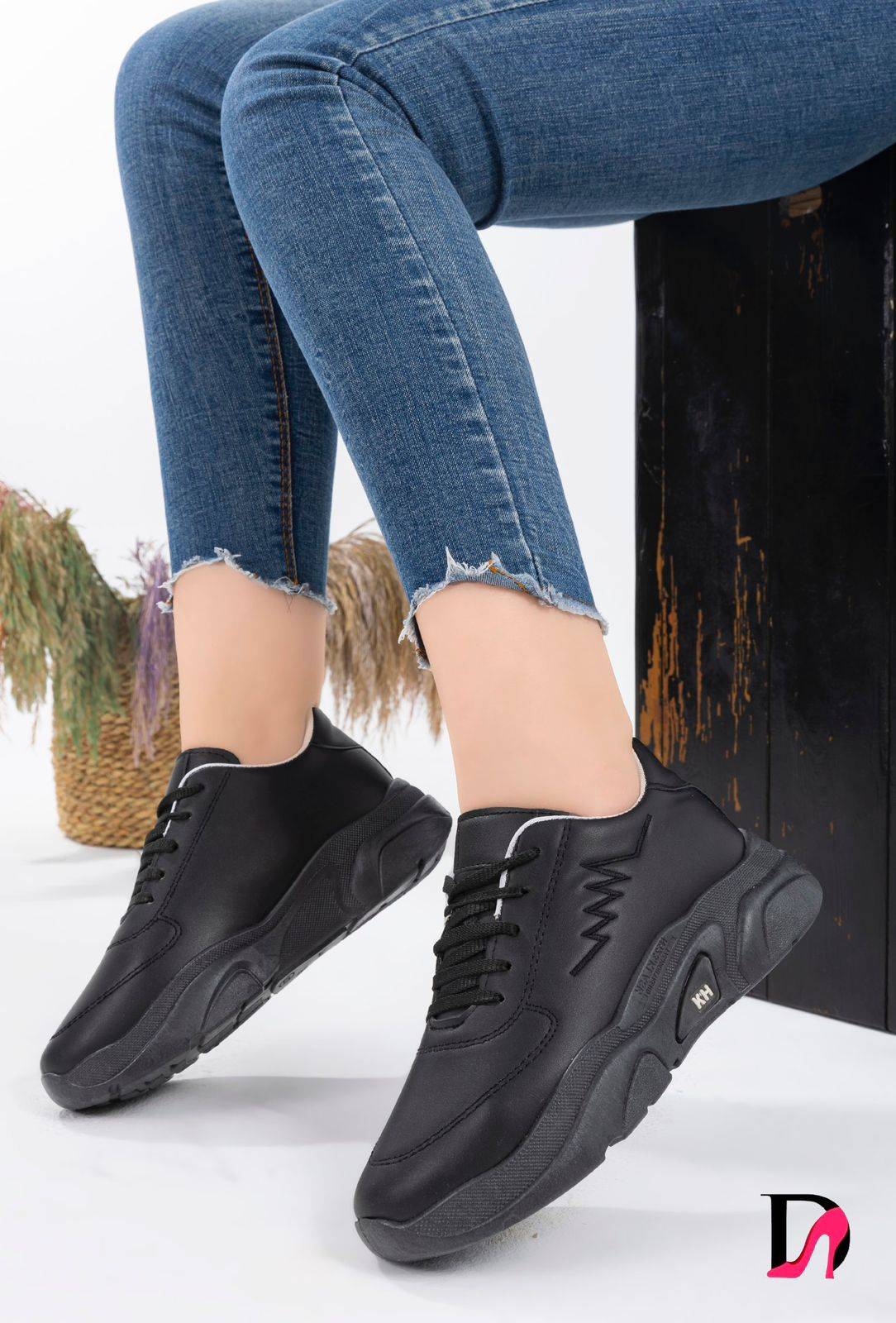 👟✨ كوتشي زجزاج: الراحة الطبية الأنيقة لكل مشوار!