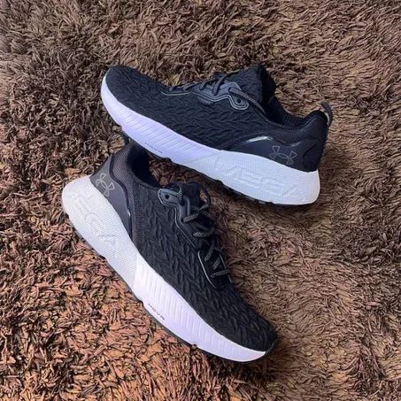 Neuve | Under Armour HOVR Mega 3 Clone | 44