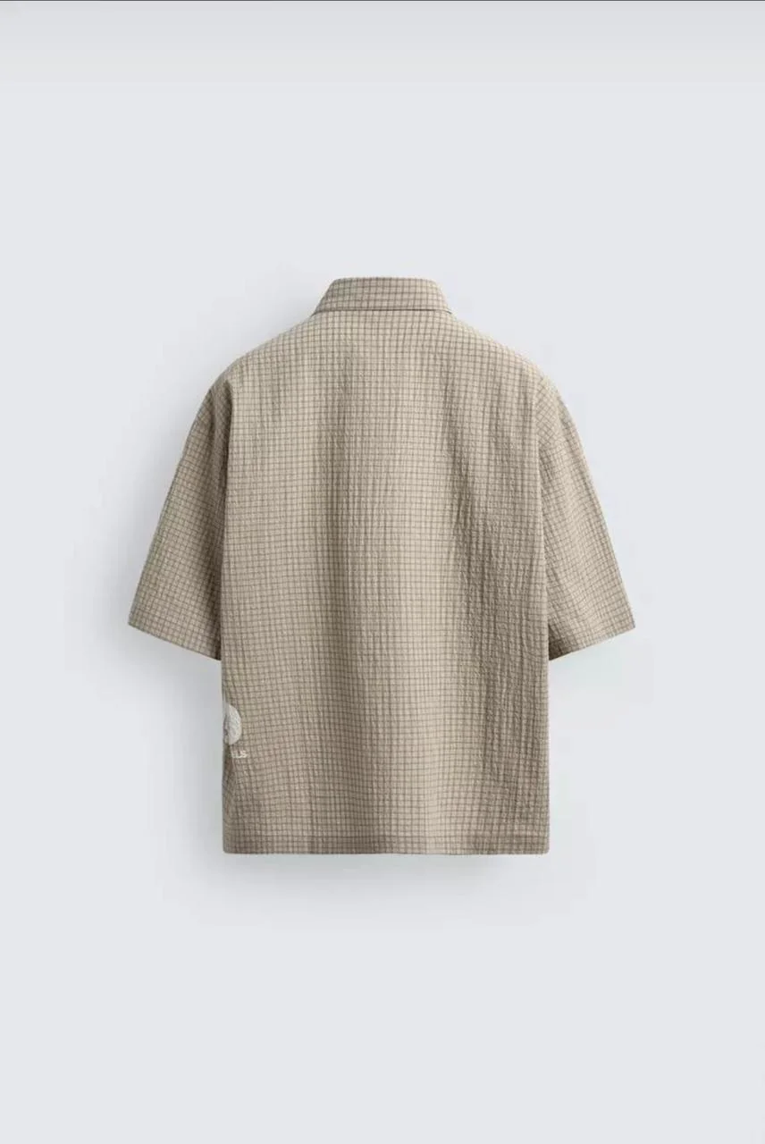 Chemise à Carreaux Et Inscriptions