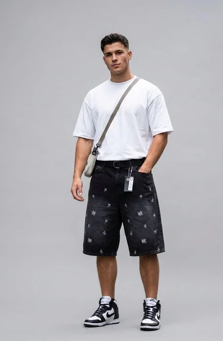 Short jeans noir avec motifs brodés
