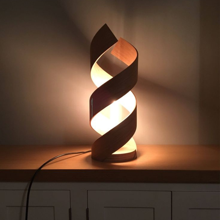 Modern Table Lamps فايوزة عصرية مصنوعة من الخشب الممتاز