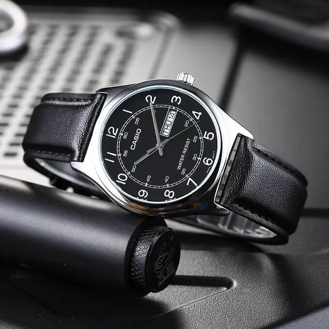 Casio – Montre pour Hommes – Bracelet En Cuir – Noir/Blanc – MTP-V006L-1B2UDF