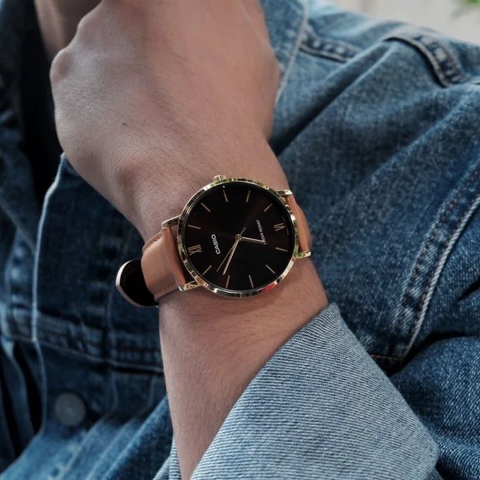 Casio – Dore Cadran Marron – Montre pour homme extra-plat – MTP-VT01GL-5BU