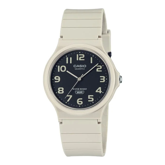 Casio – Index chiffres blanches sur cadran noir – Bracelet en silicone blanc -MQ-24UC-8BDF