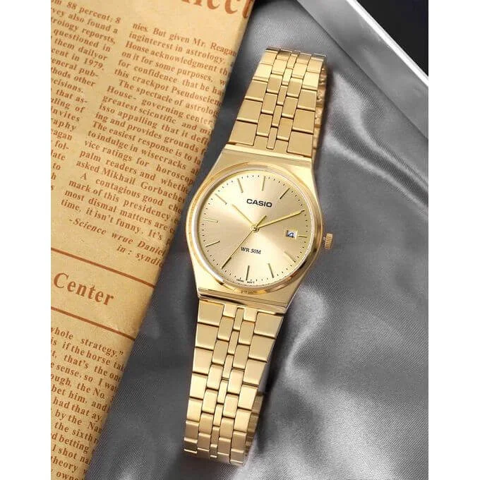 Casio – Montre classique au style retro dore avec dateur et étanche pour hommes – Tout en acier inox – MTP-B145G-9AV