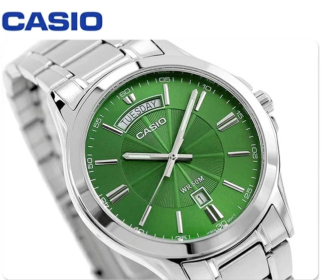 Casio – Dotée d’un cadran vert vif & dateur jours/mois – Tout en acier inoxydable – MTP-1381D-3AV