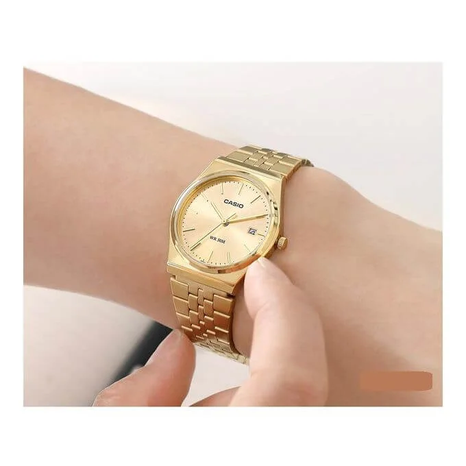 Casio – Montre classique au style retro dore avec dateur et étanche pour hommes – Tout en acier inox – MTP-B145G-9AV