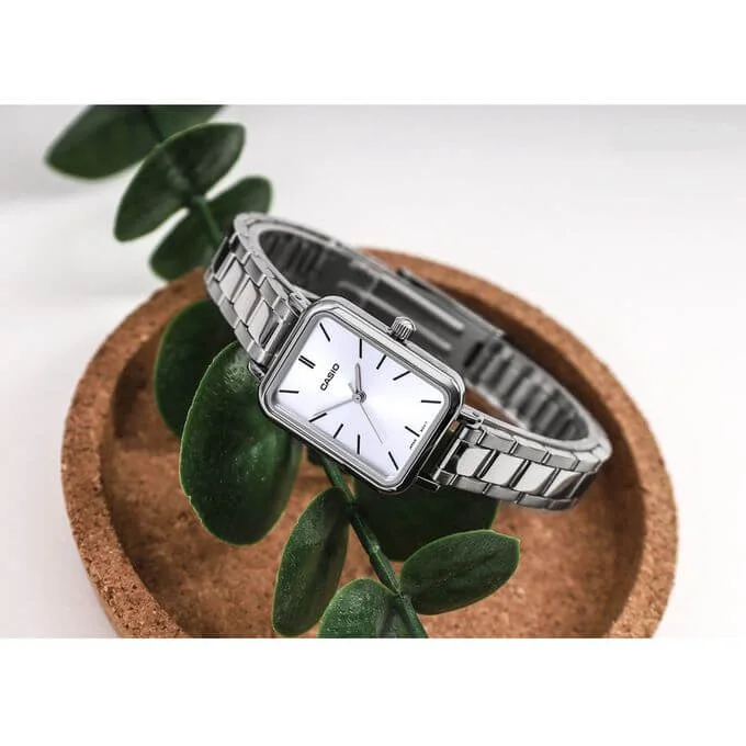 Casio – Montre pour femme cadran silver – Bracelet en acier inoxydable – LTP-V009D-2E