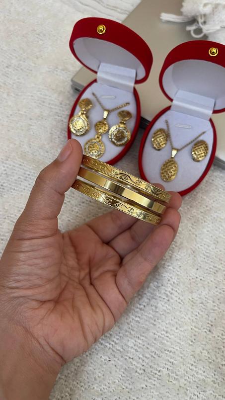 سرتلة هماوية من ثلاثة دمالج مع طقم كادو