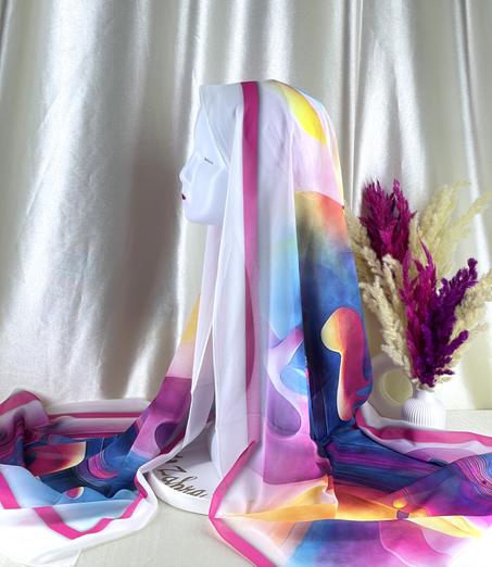 Châle crêpe chiffon blanc à bord fuchsia et motifs abstrait