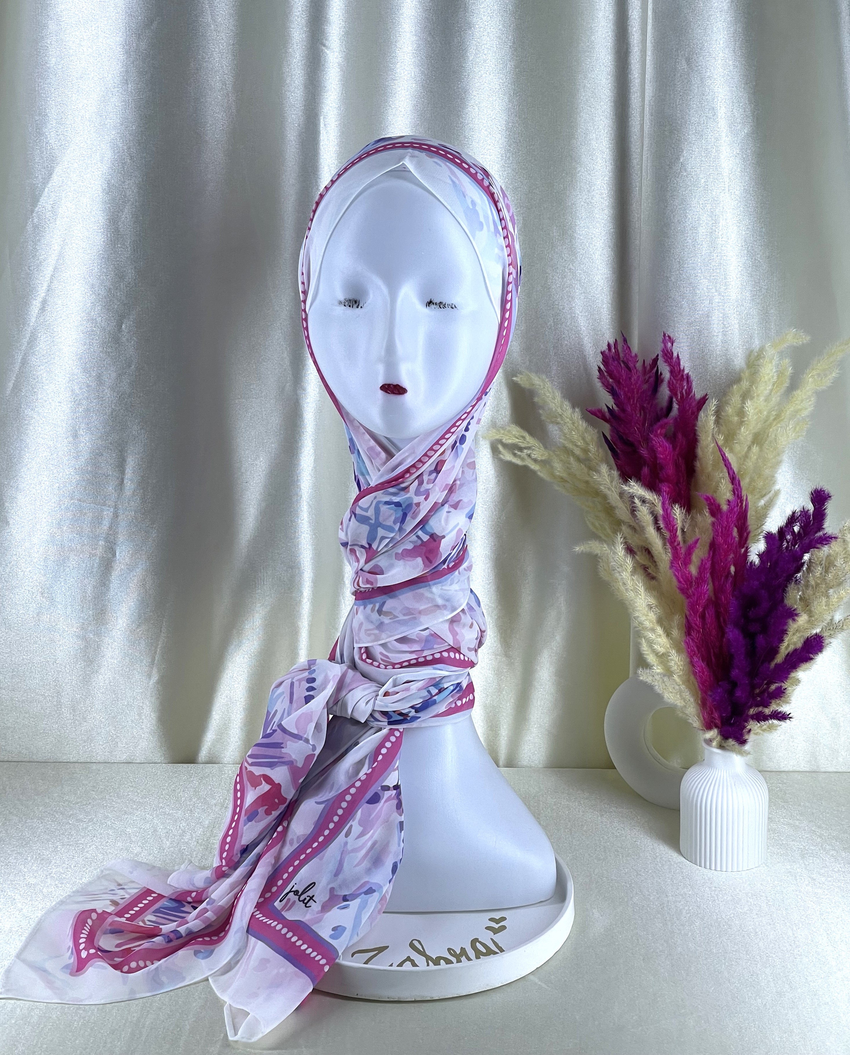 Châle crêpe chiffon blanc à motifs lilas et rose poudré