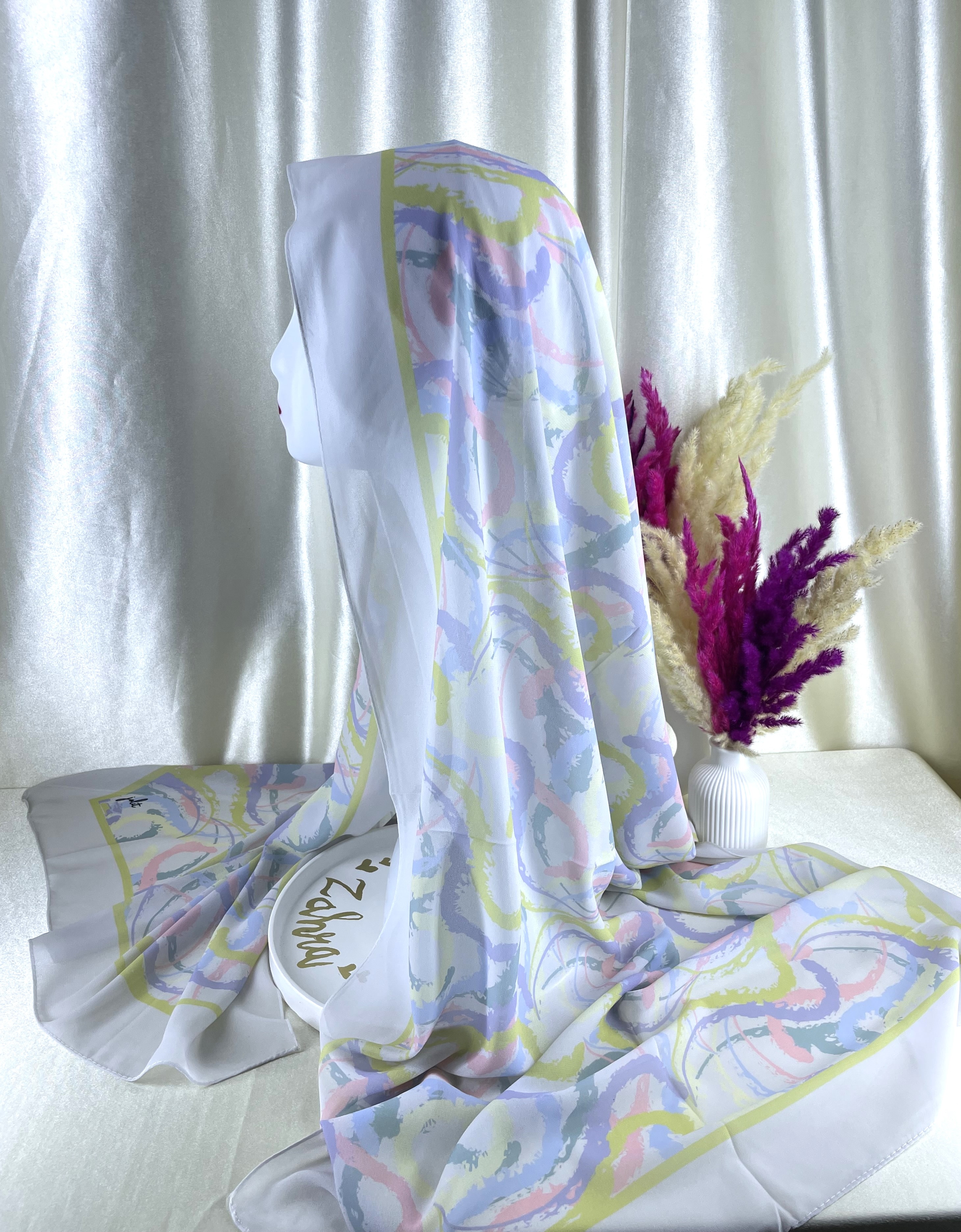 Châle crêpe chiffon blanc à motifs pastel