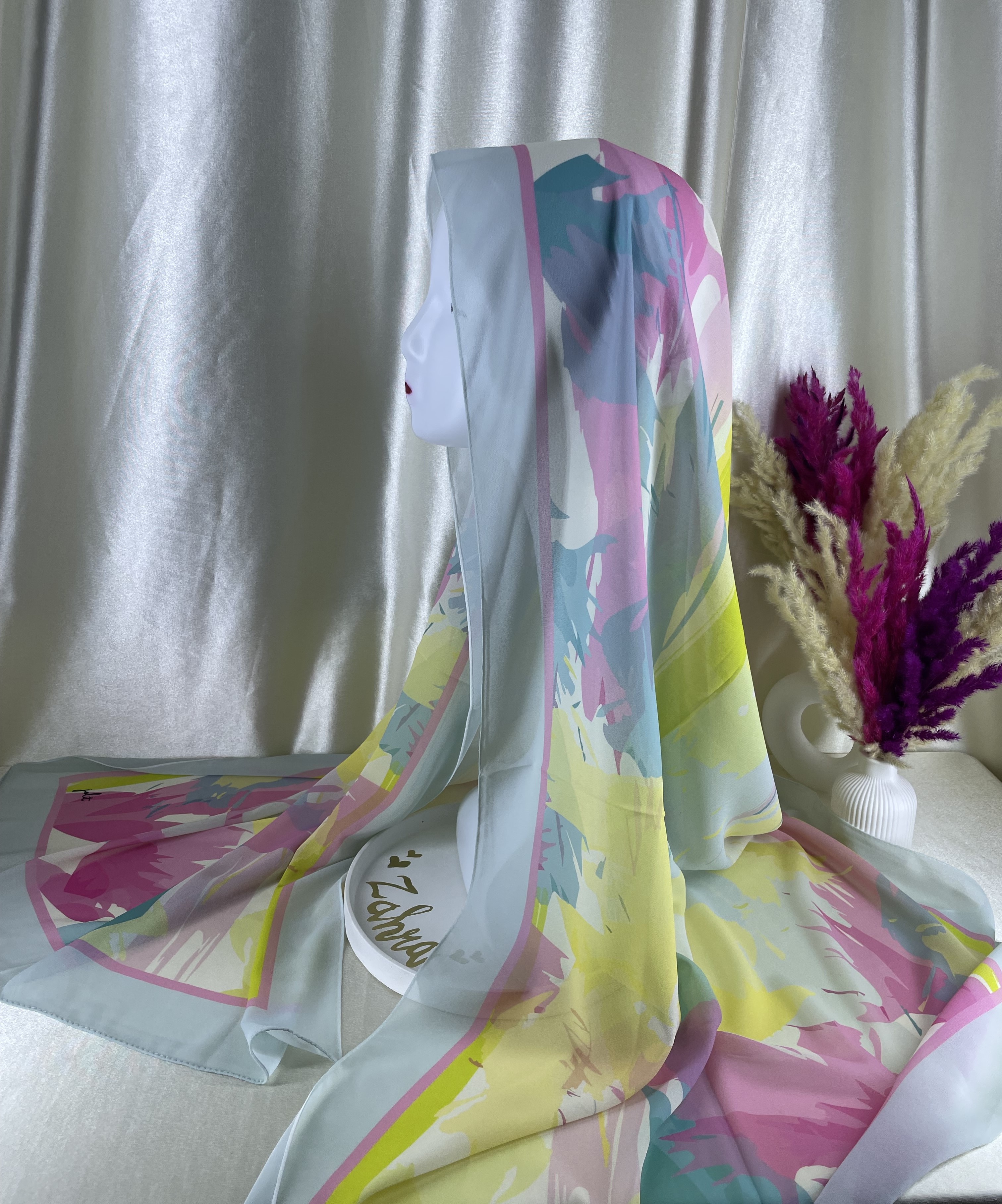 Châle crêpe chiffon pastel à motifs abstraits