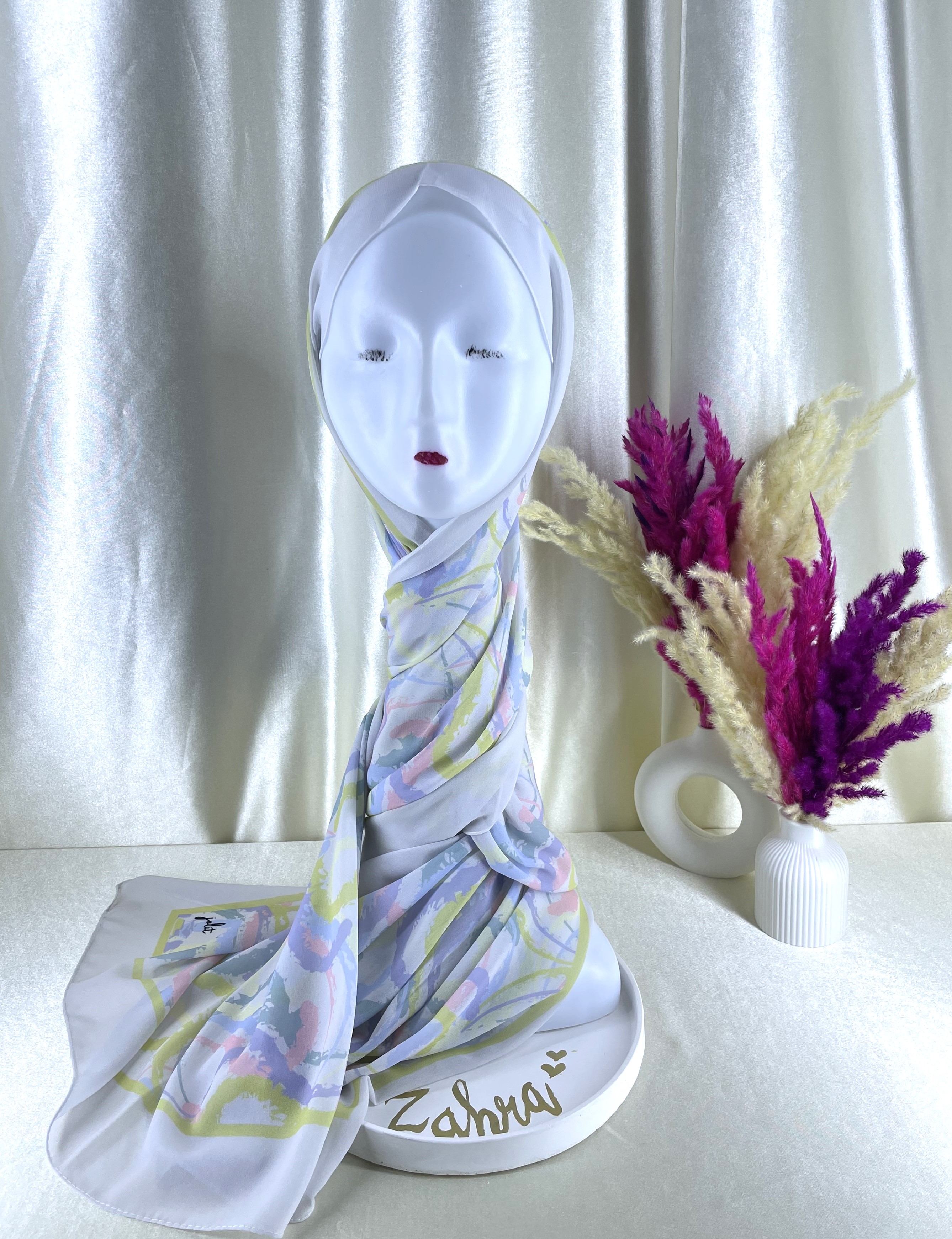 Châle crêpe chiffon blanc à motifs pastel