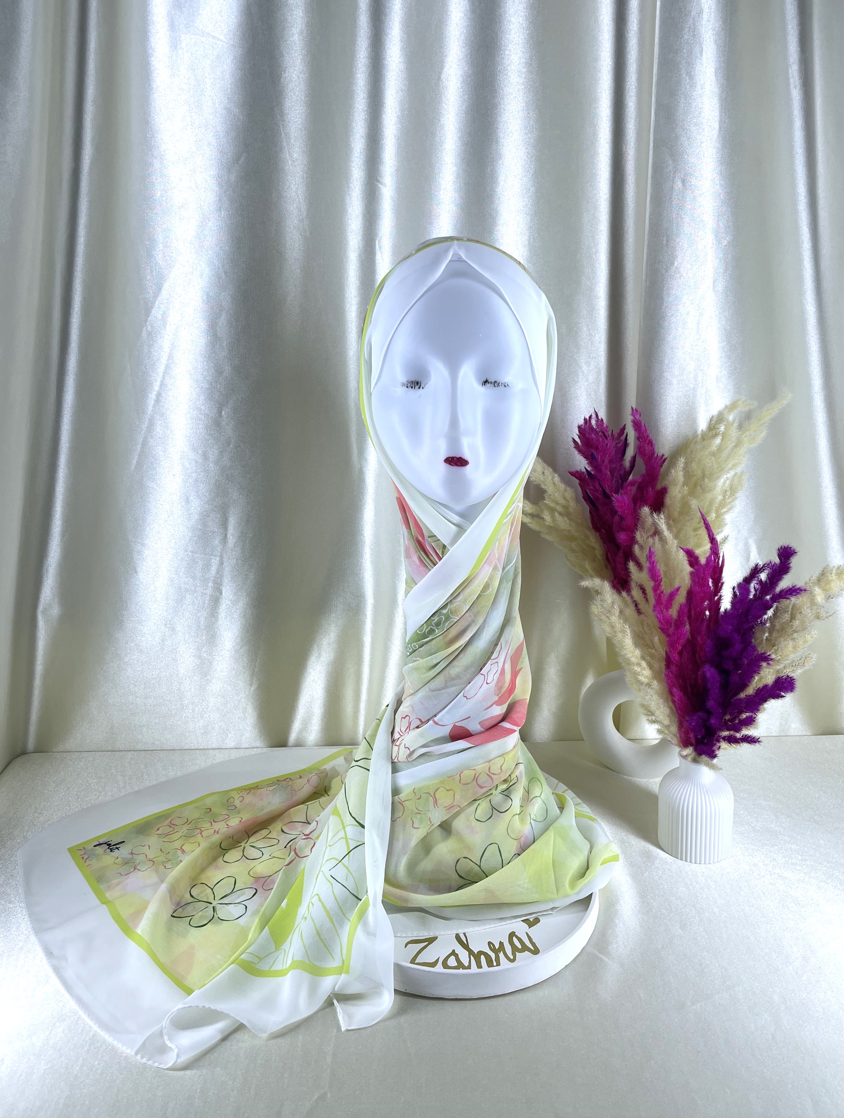 Châle crêpe chiffon vert pistache à motifs floraux