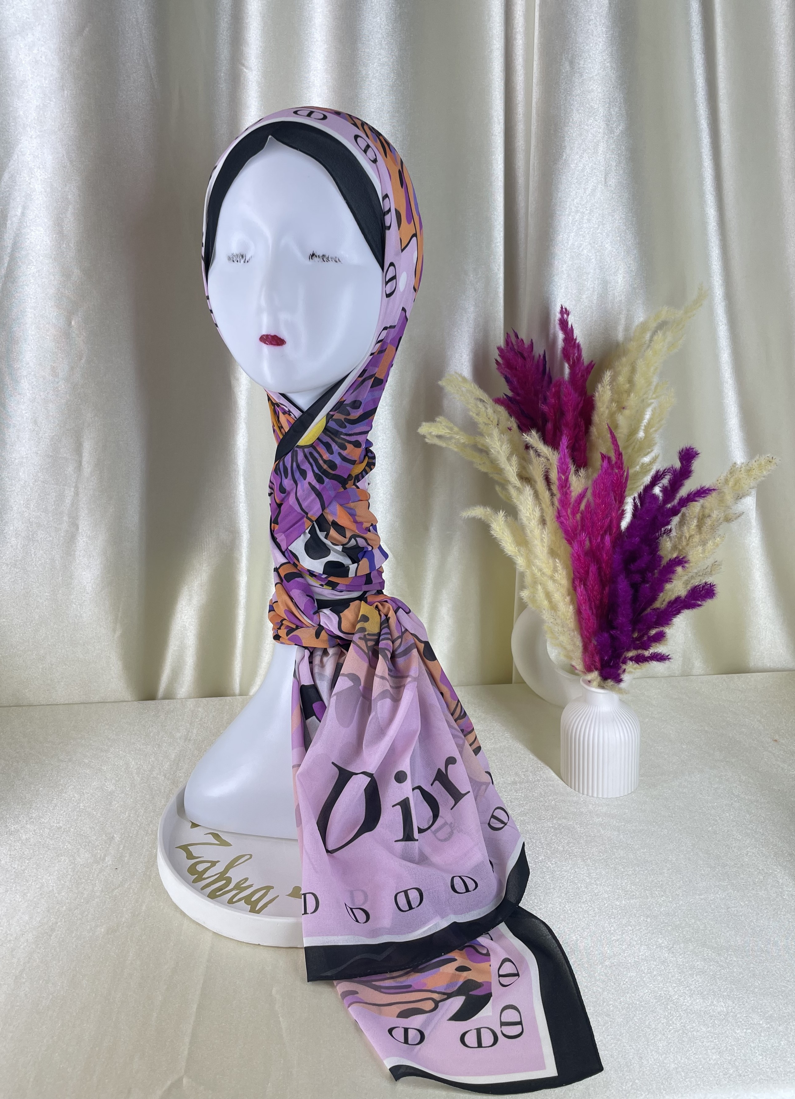 Hijab en crêpe chiffon – Élégance florale rose