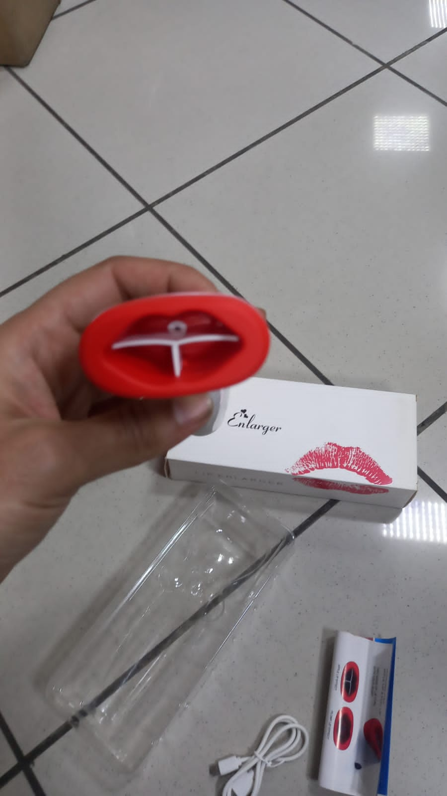 Electric Lip Plumper Device * جهاز تكبير الشفاه الكهربائي