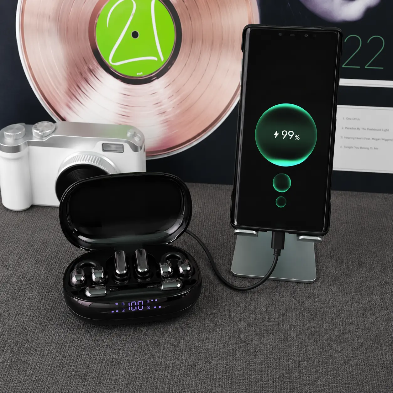 سماعات ذكية لاسلكية 6 في 1، سماعات مفتوحة بتصميم Clip-On وسماعات للنوم، Bluetooth 6.0، علبة شحن تعمل كباور بانك، مع شاشة LED لعرض مستوى البطارية.