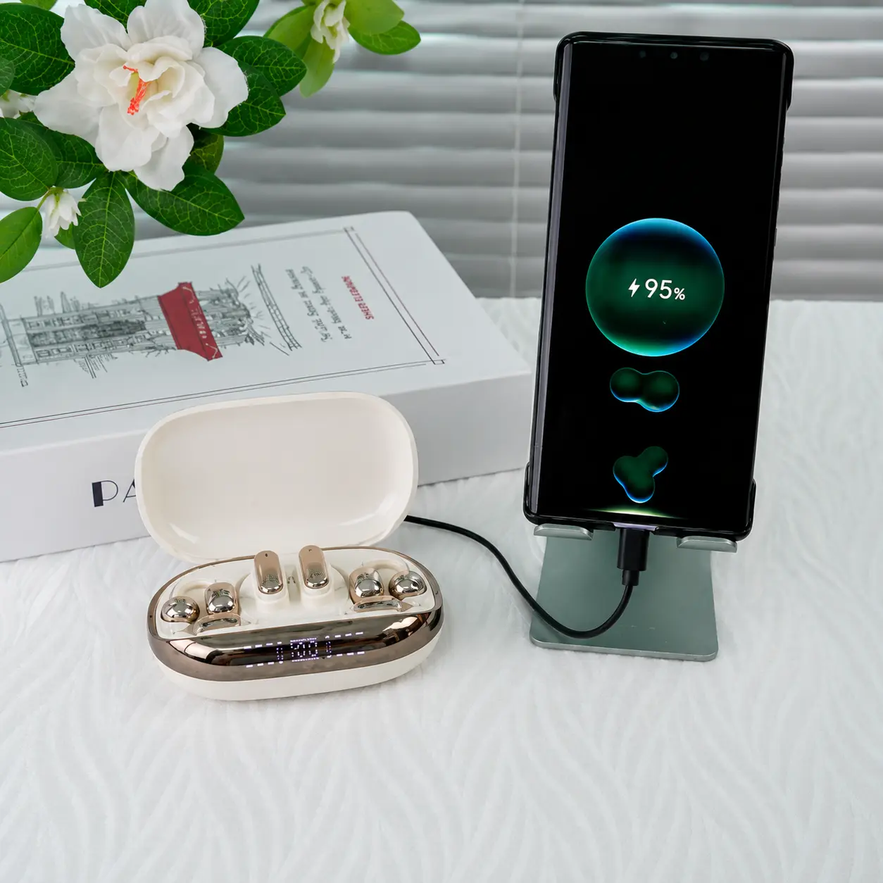 سماعات ذكية لاسلكية 6 في 1، سماعات مفتوحة بتصميم Clip-On وسماعات للنوم، Bluetooth 6.0، علبة شحن تعمل كباور بانك، مع شاشة LED لعرض مستوى البطارية.