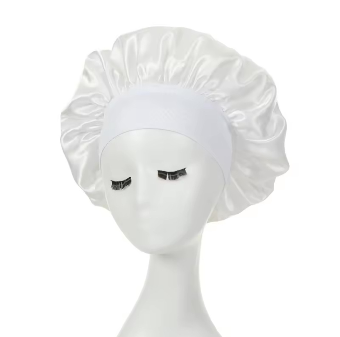 Bonnet en satin blanc