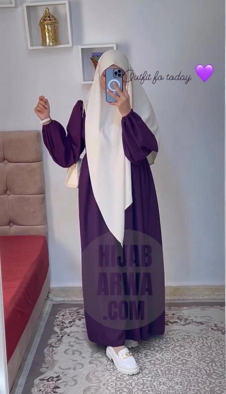 عبايا بنفسجي مع خمار أبيض