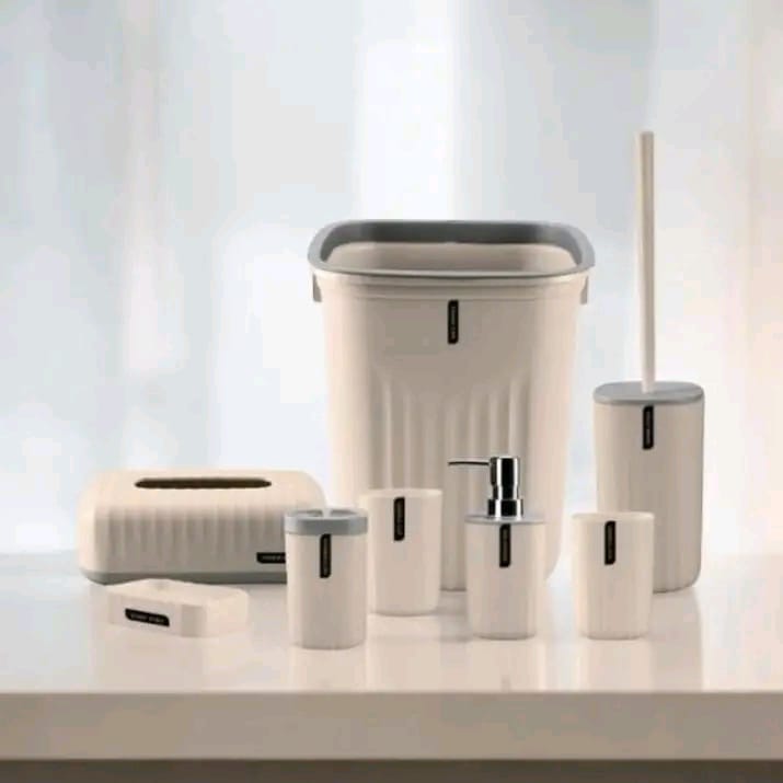 Ensemble d'accessoires de salle de bain 8 pièces  beige design moderne et élégant