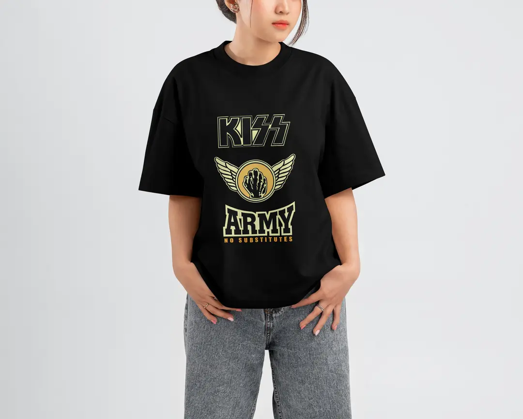 T-shirt KISS (Oversized/Simple)