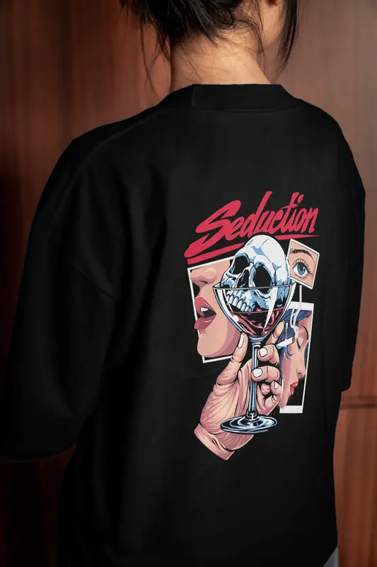 T-shirt Seduction (Oversized/Simple)