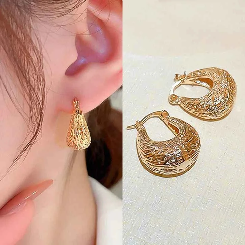 Huitan Geometric Metal Hoop Earrings for Women Gold Color/Silver Color Fashion Lady's Ear Earrings Daily Wear Versatile Jewelry