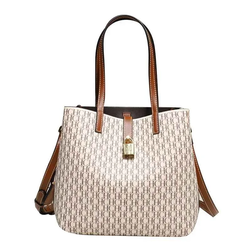 CH Premium Versatile Leather Crossbody Bag Ladies Large Capacity Daily Commuter Tote Bag Letter Print Design Ladies Fashion