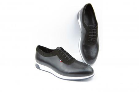 L'Originale Élégance Sportive en Cuir