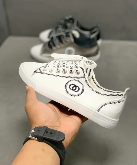 حذاء خفيف الوزن عالي الجودة ومناسب للاستعمال اليومي