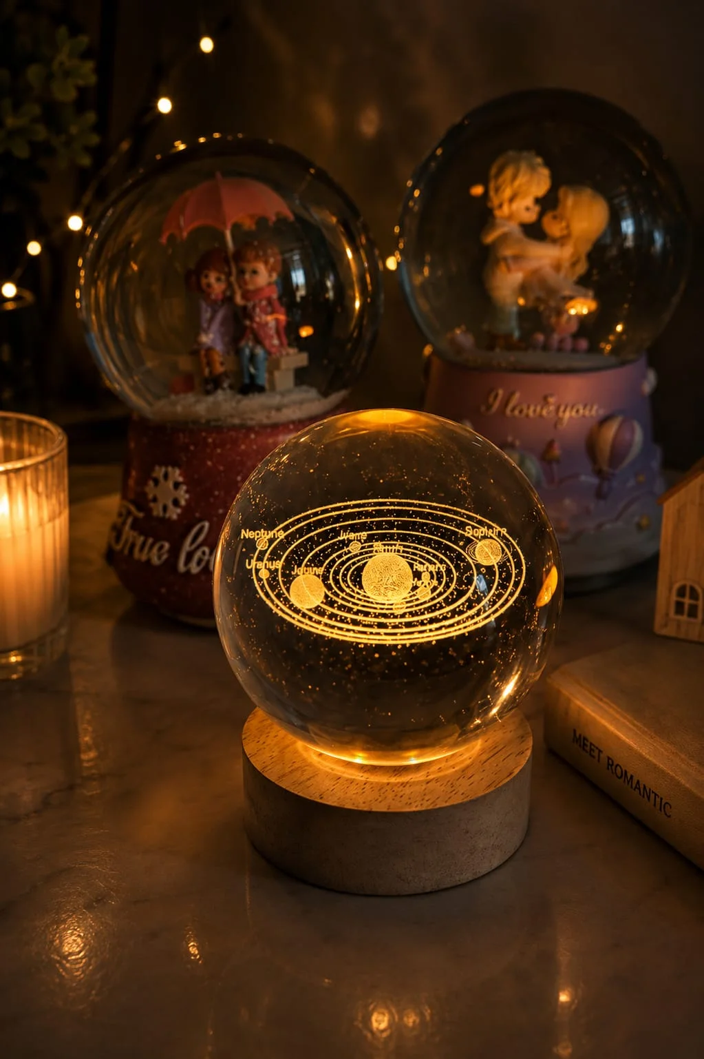 Une boule de cristal lumineuse apporte une touche d