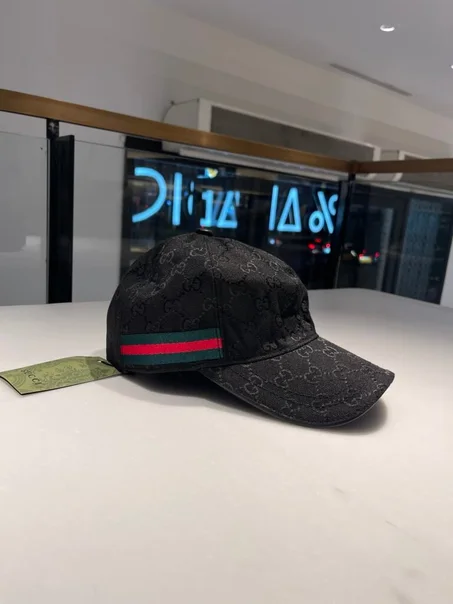 Casquette noir avec bande