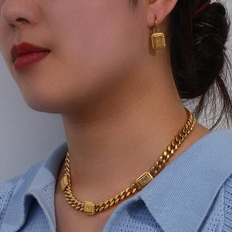 Golden Grace – أناقة خالدة لكل مناسبة