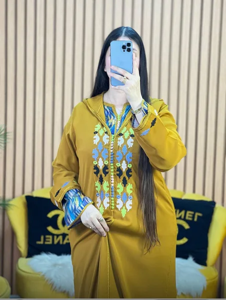 جلابة بالقفطان مطروز بالعقاد