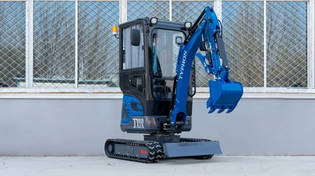 TYPHON TERROR XIX Prestige Mini Excavator – 4200 lbs Kubota D902, Cabin & Retractable Tracks