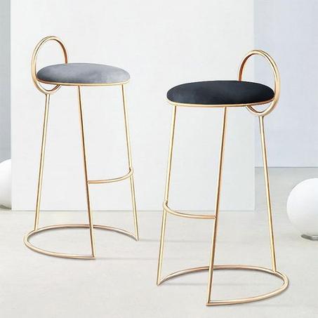 Tabouret de bar moderne à hauteur de comptoir avec dossier bas et pieds dorés