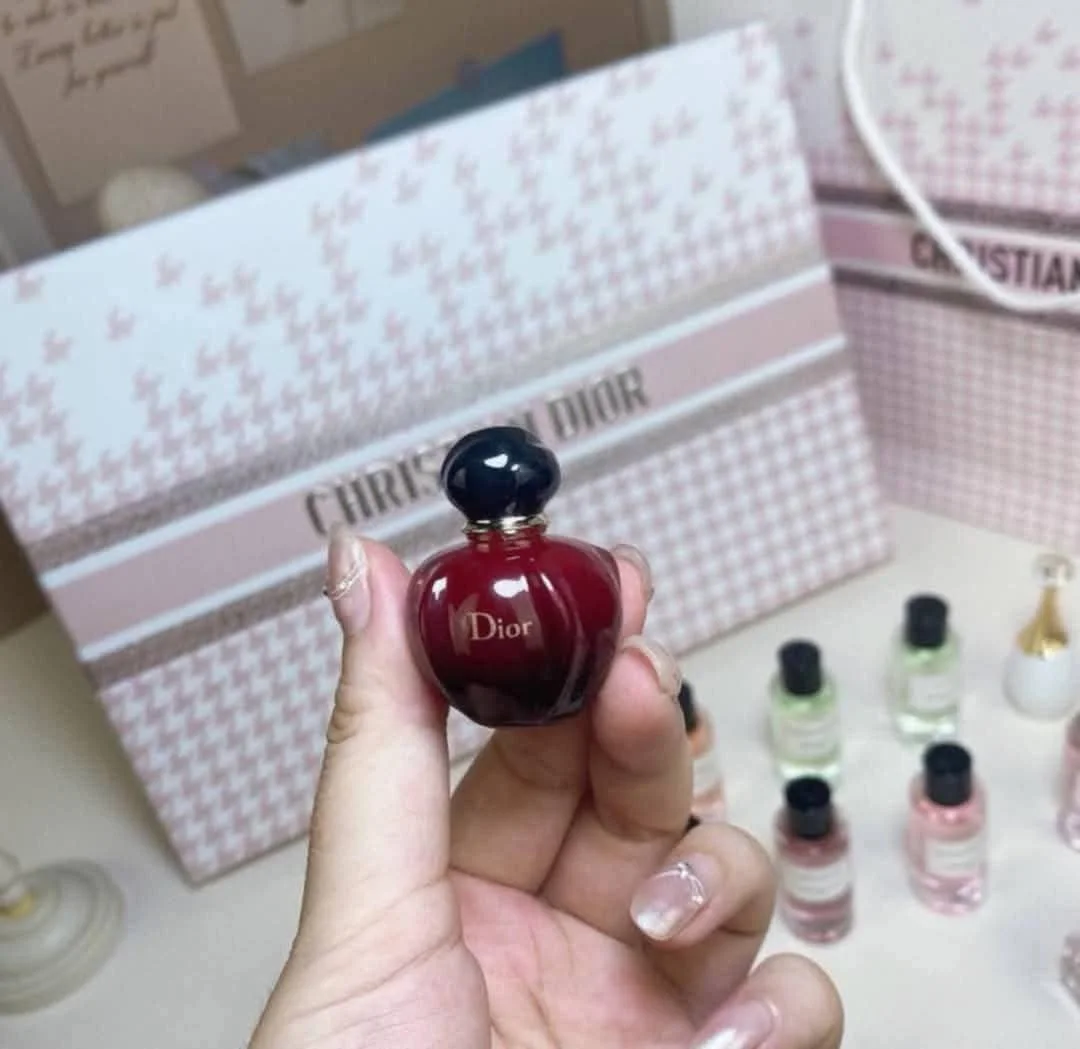 COFFRET CHRISTIAN DIOR  16 MINIATURES