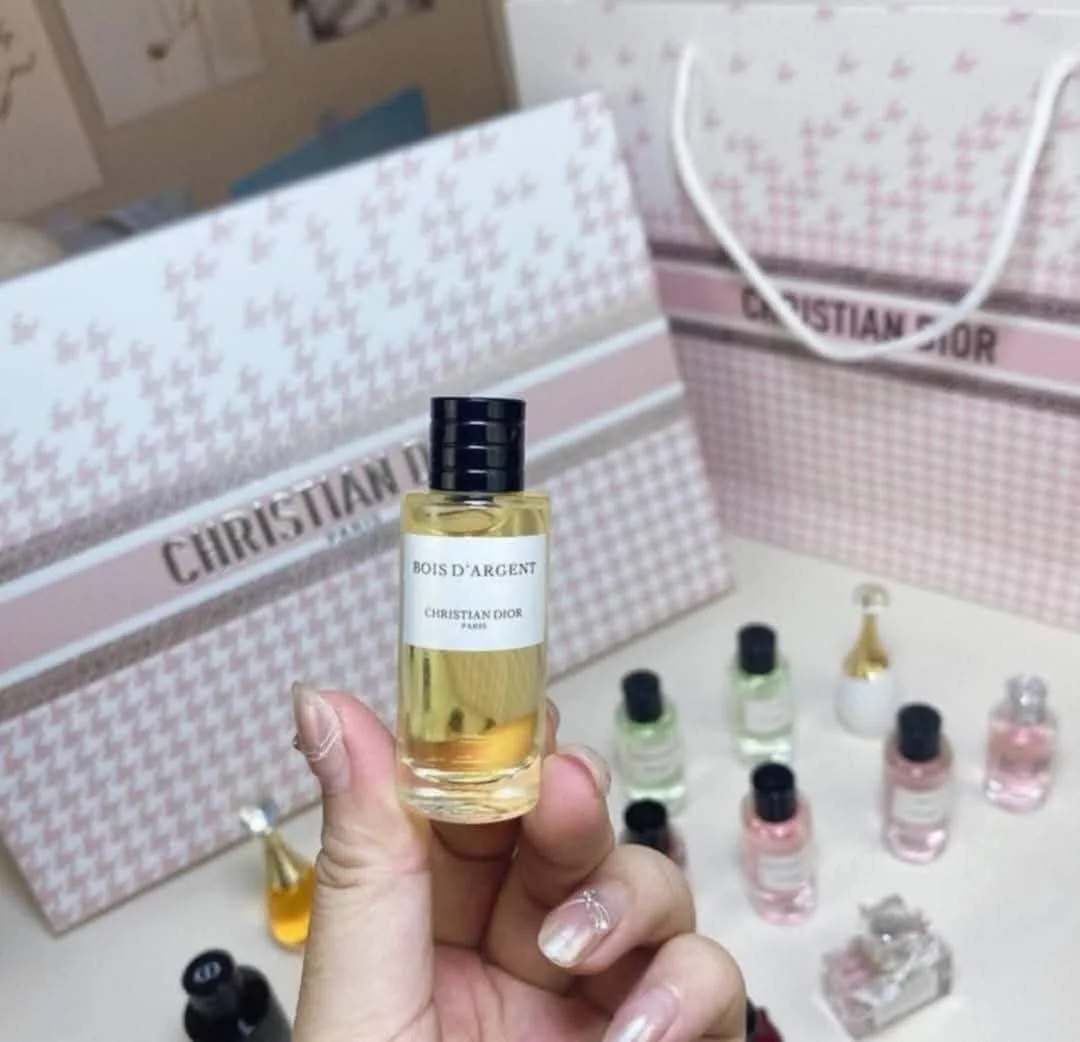 COFFRET CHRISTIAN DIOR  16 MINIATURES