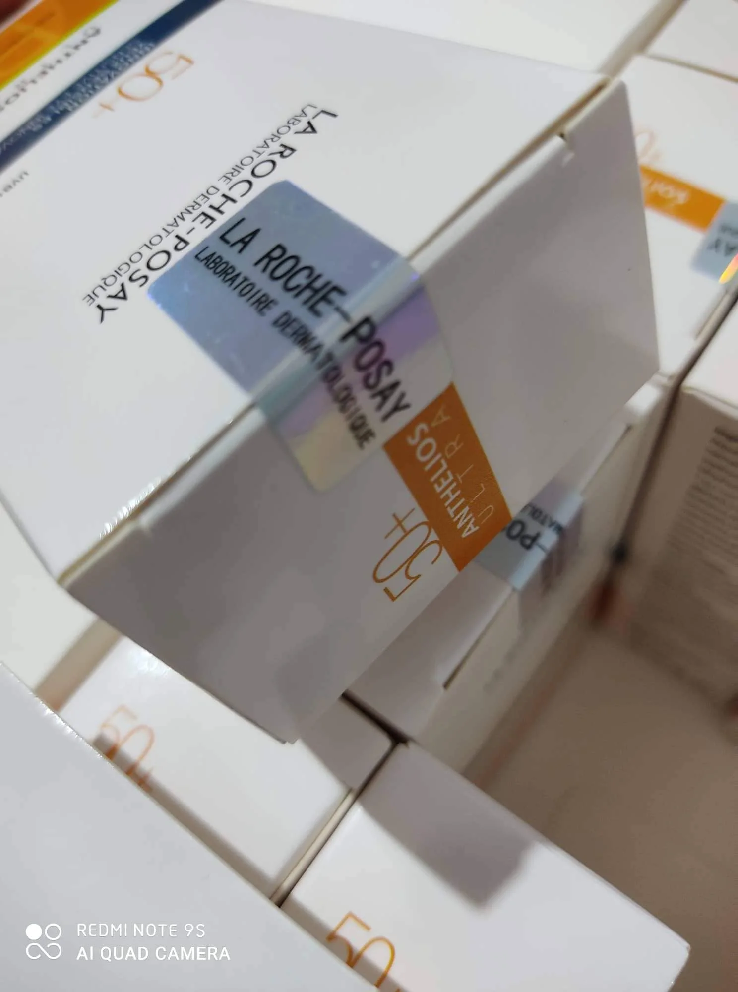 La Roche Posay Anthelios Crème Ultra Teinté SPF 50+ 50ML  1 acheté = 1 gratuit