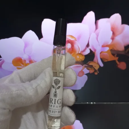 تيستور العطر LA VIE EST BELLE 10 ml