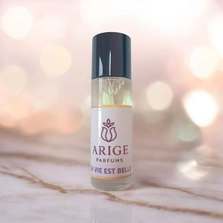 عطر فرنسي LA VIE EST BELLE 30 ML