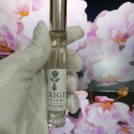 عطر فرنسي LA VIE EST BELLE 10 ML