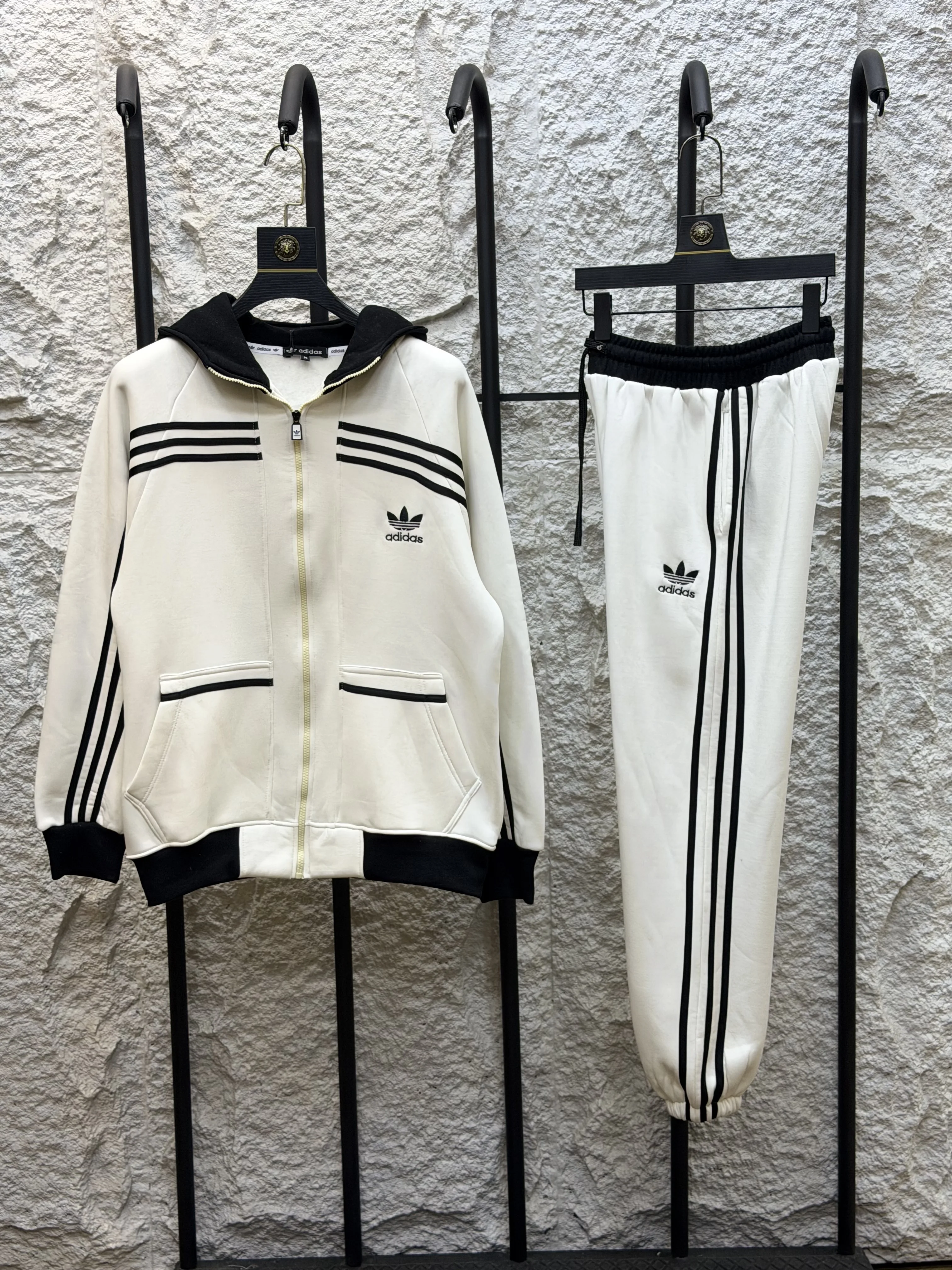 ensemble adidas 2026