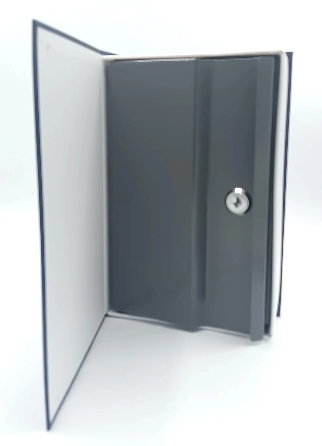 خزنة سرية على شكل كتاب