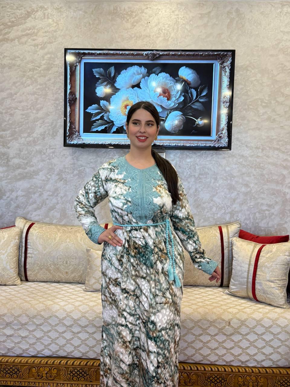 كاندورة مبرة محفرة موضيل أكتر أكتر من رائع مطروز في الصدر والكمام 👌🏻